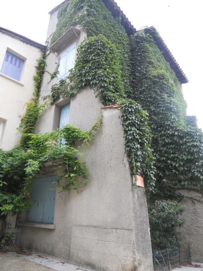 Entre L'Eglise Et La Place Vila Quillan Exterior foto