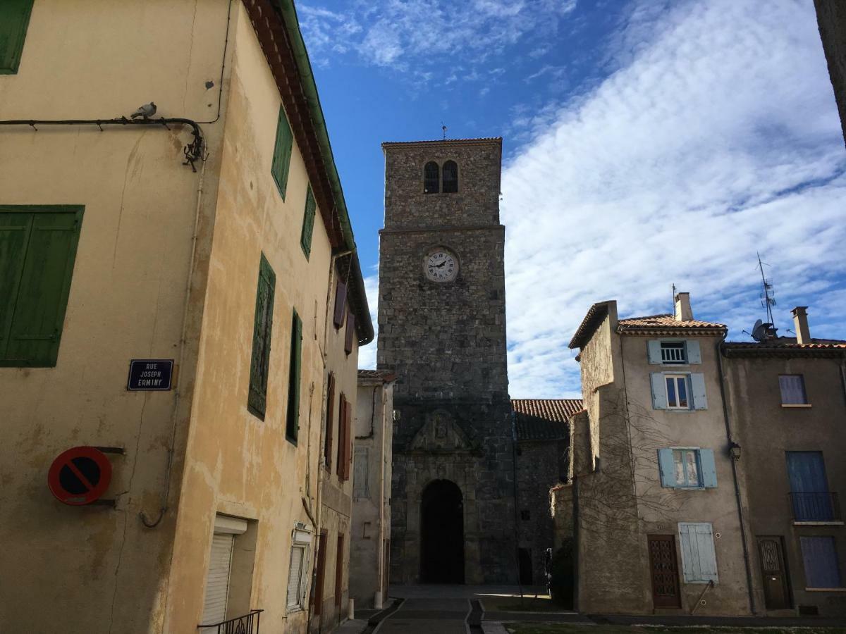 Entre L'Eglise Et La Place Vila Quillan Exterior foto