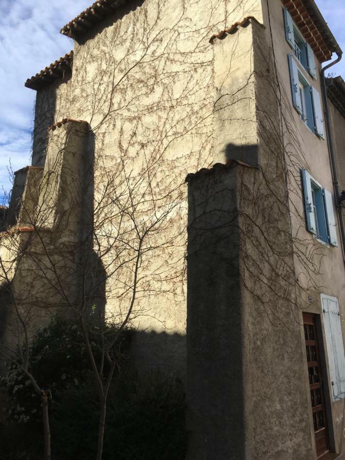 Entre L'Eglise Et La Place Vila Quillan Exterior foto