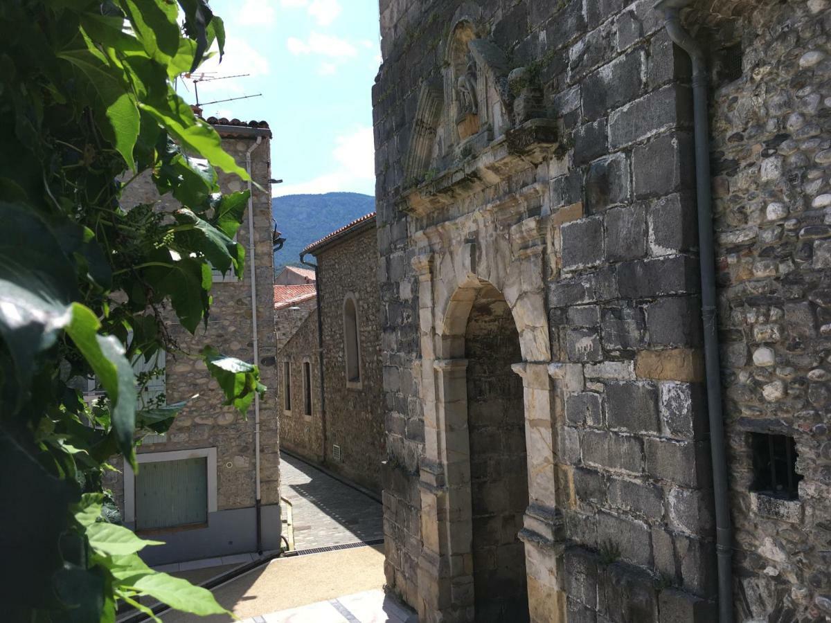 Entre L'Eglise Et La Place Vila Quillan Exterior foto